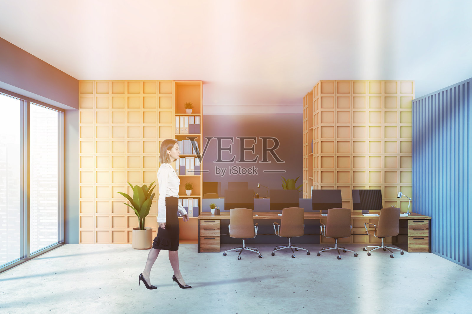 木质橙色办公室与女经理照片摄影图片
