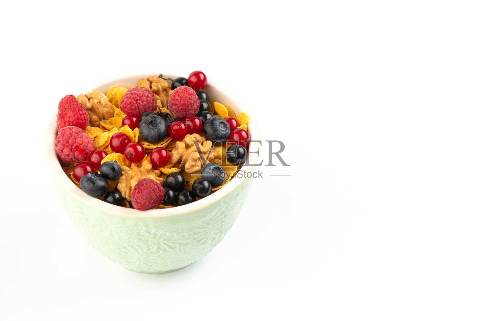 玉米片，新鲜的覆盆子和蓝莓照片摄影图片