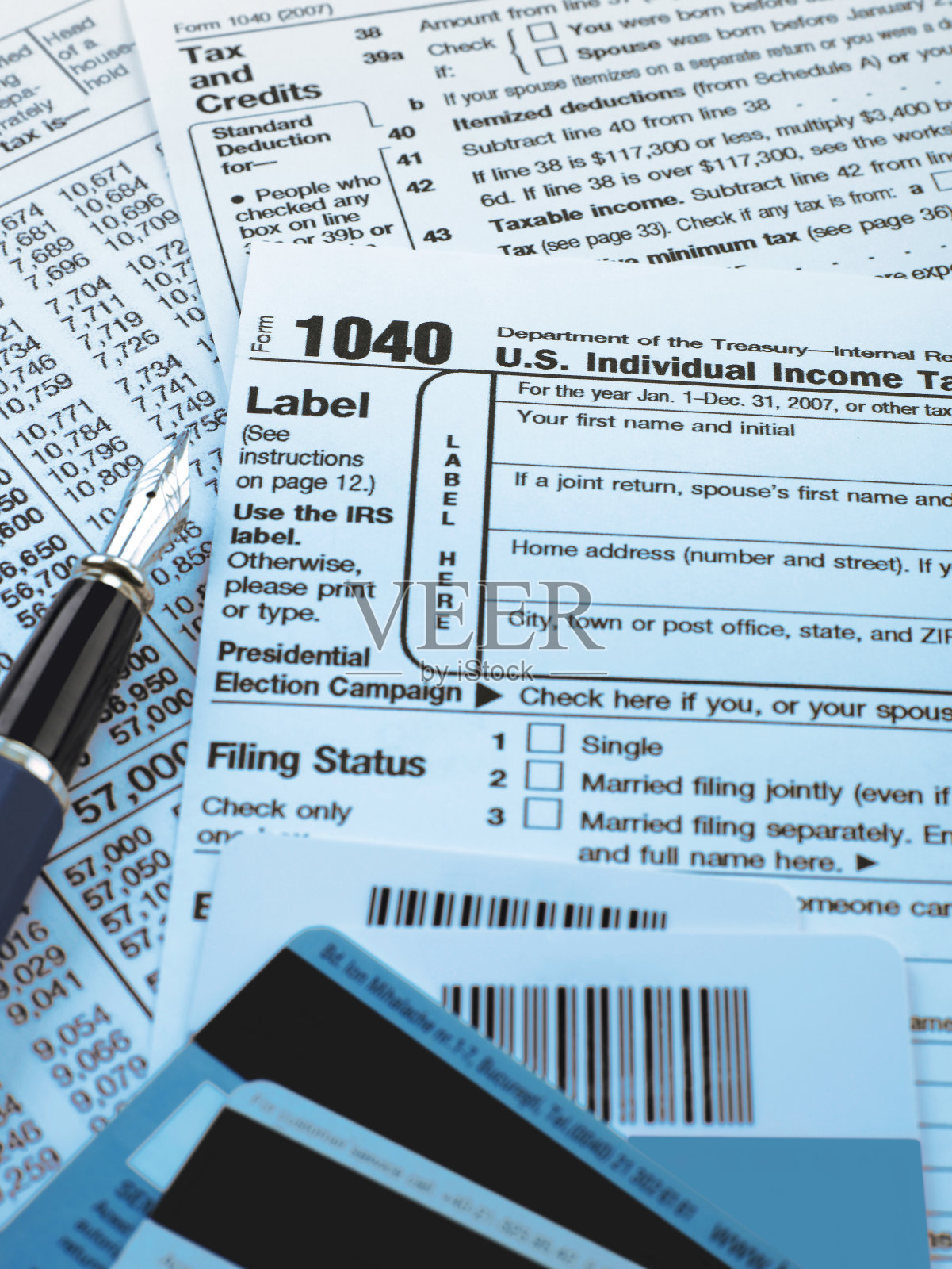 税单和信用卡照片摄影图片