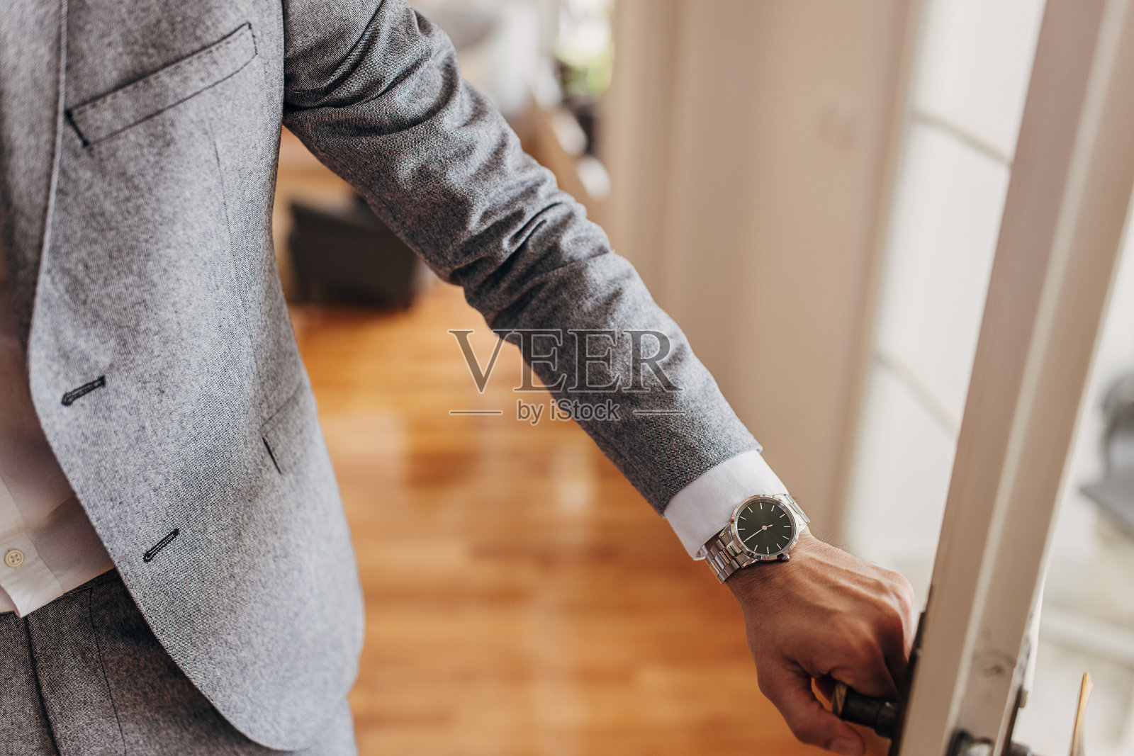 优雅男士开场白照片摄影图片