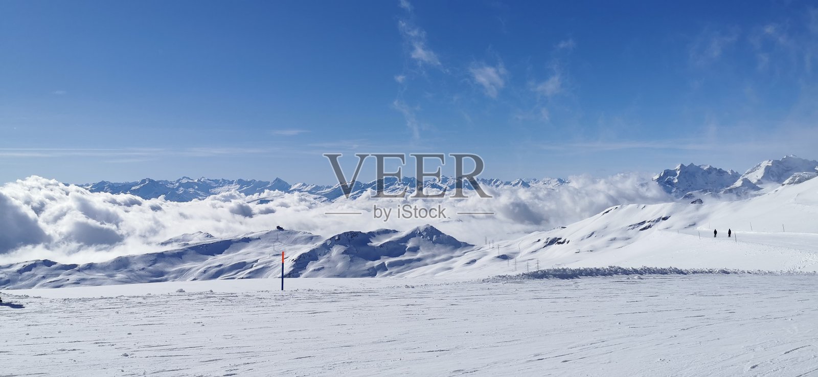 瑞士冬天的山照片摄影图片