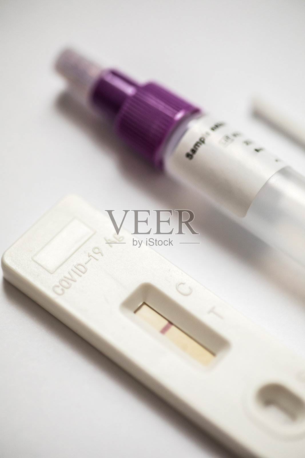 快速COVID-19检测近距离拍摄。照片摄影图片