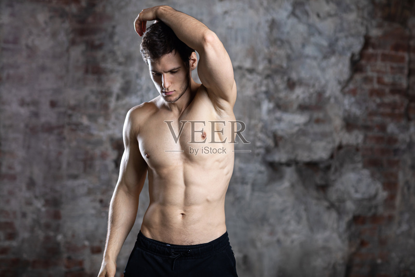 强壮的男人健身模型。健美运动员。照片摄影图片