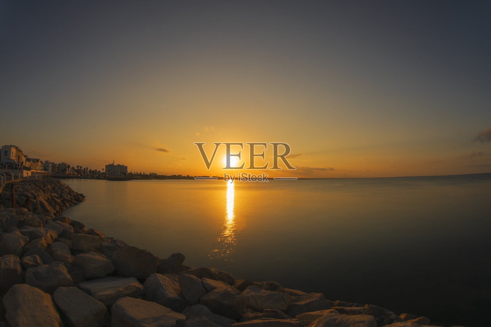 突尼斯马赫迪海滩上的日落天空照片摄影图片