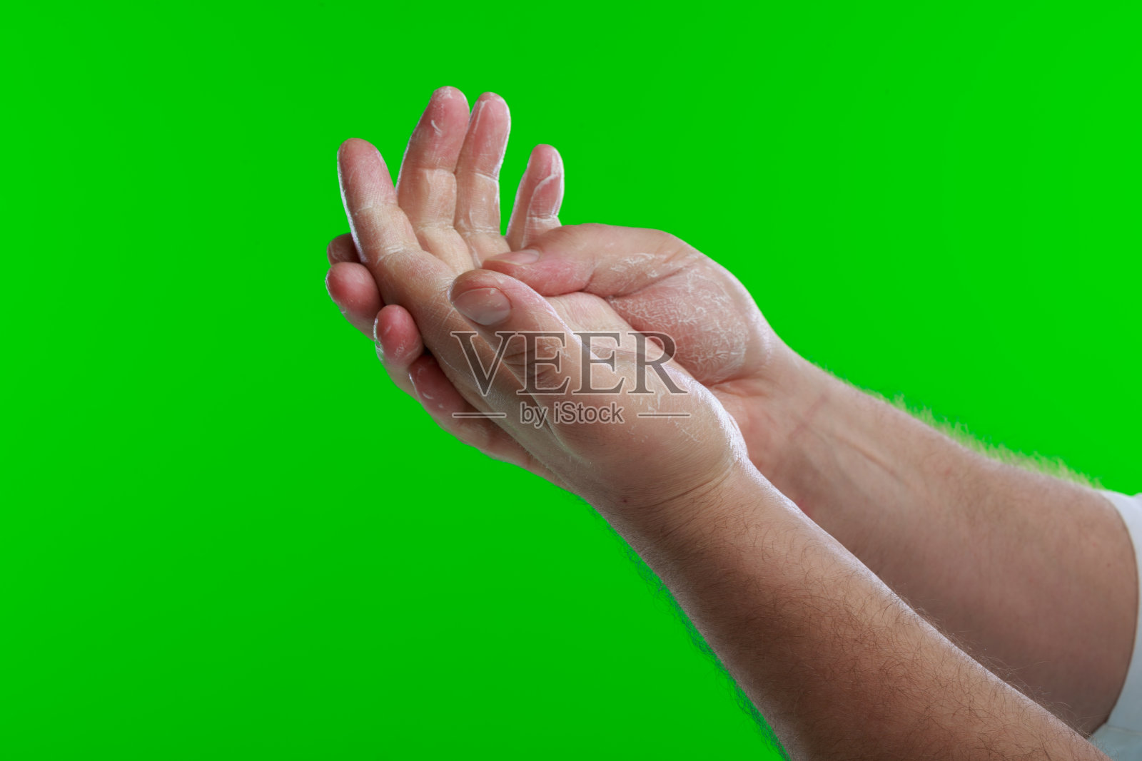 男人的手用肥皂洗手，保护免受细菌隔离的物体照片摄影图片