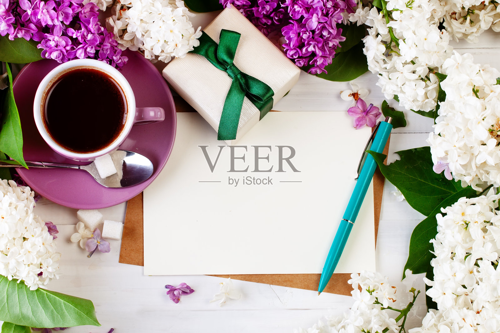 横幅。一杯热的早茶加丁香。从以上观点。为文本复制空间。假期的概念。前视图。照片摄影图片