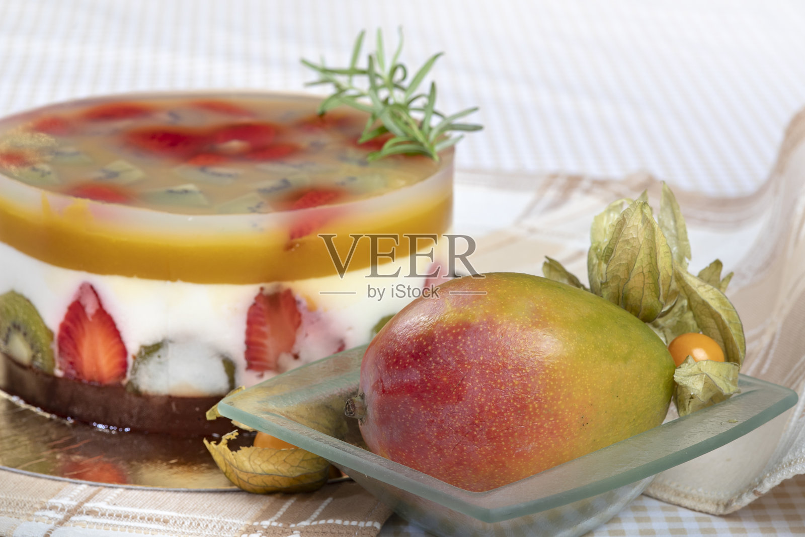 清爽的浆果明胶蛋糕照片摄影图片