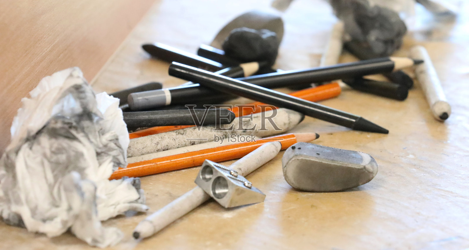 艺术家绘制媒体工具和设备近距离照片摄影图片