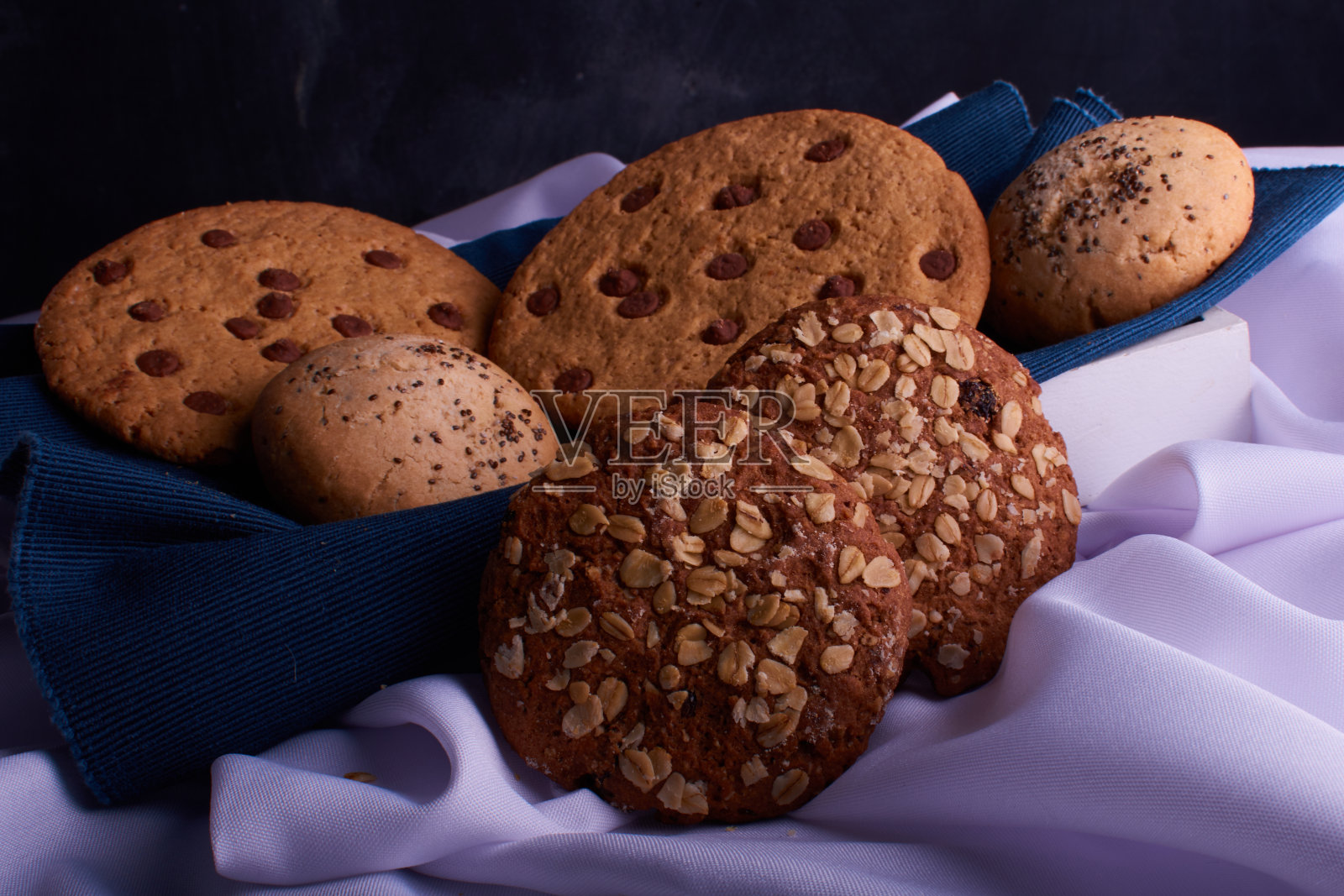 饼干和牛奶照片摄影图片