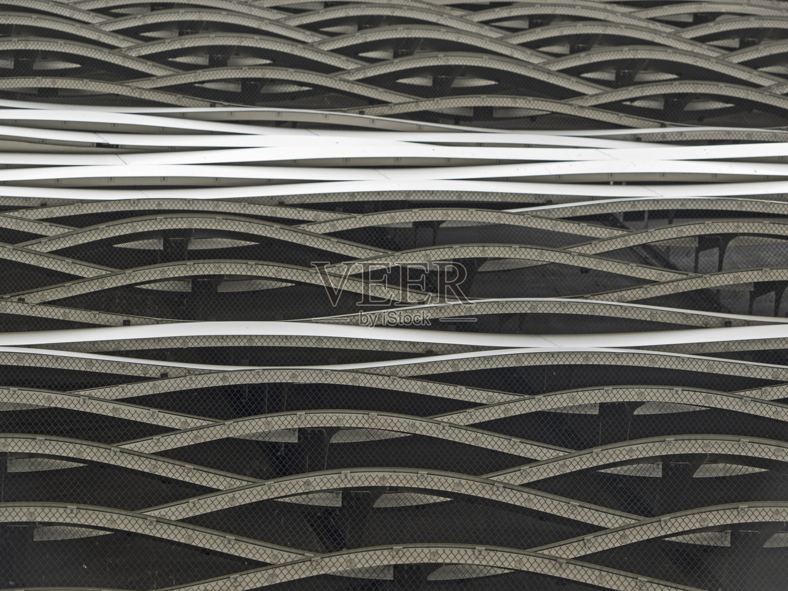 波纹金属立面覆层从下面拍摄照片摄影图片