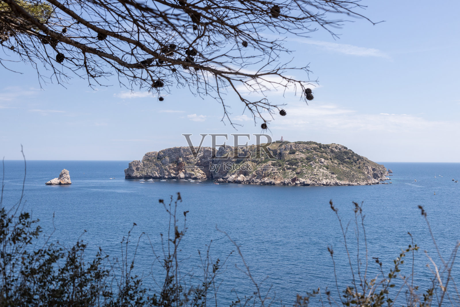 西班牙布拉瓦海岸小镇L estartt附近美丽的海景照片摄影图片