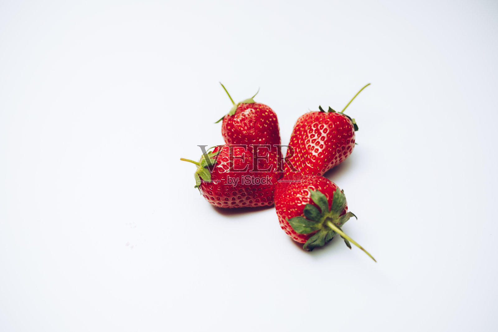 新鲜的草莓，孤立的白色照片摄影图片