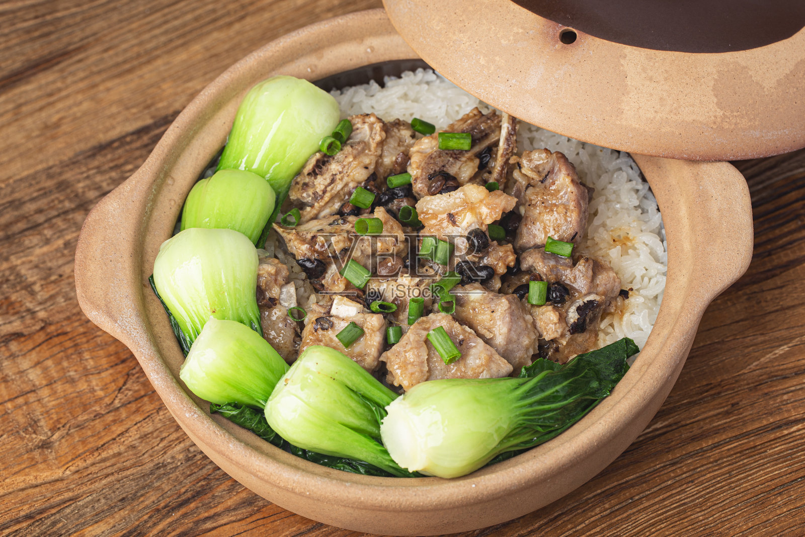 粤菜炖排骨饭照片摄影图片