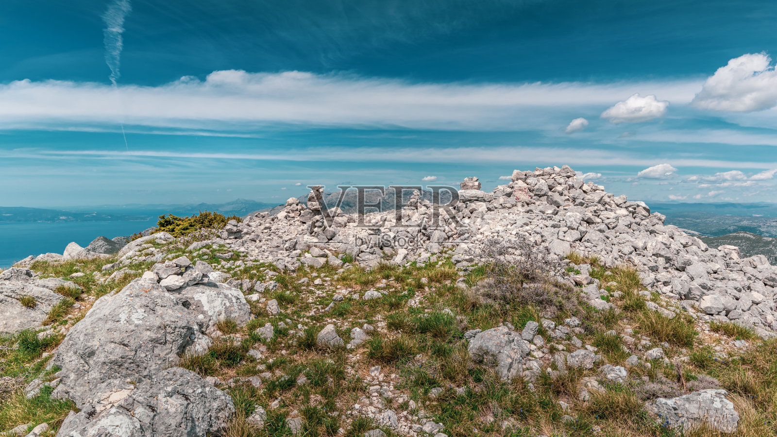 近距离观察拉里克峰照片摄影图片