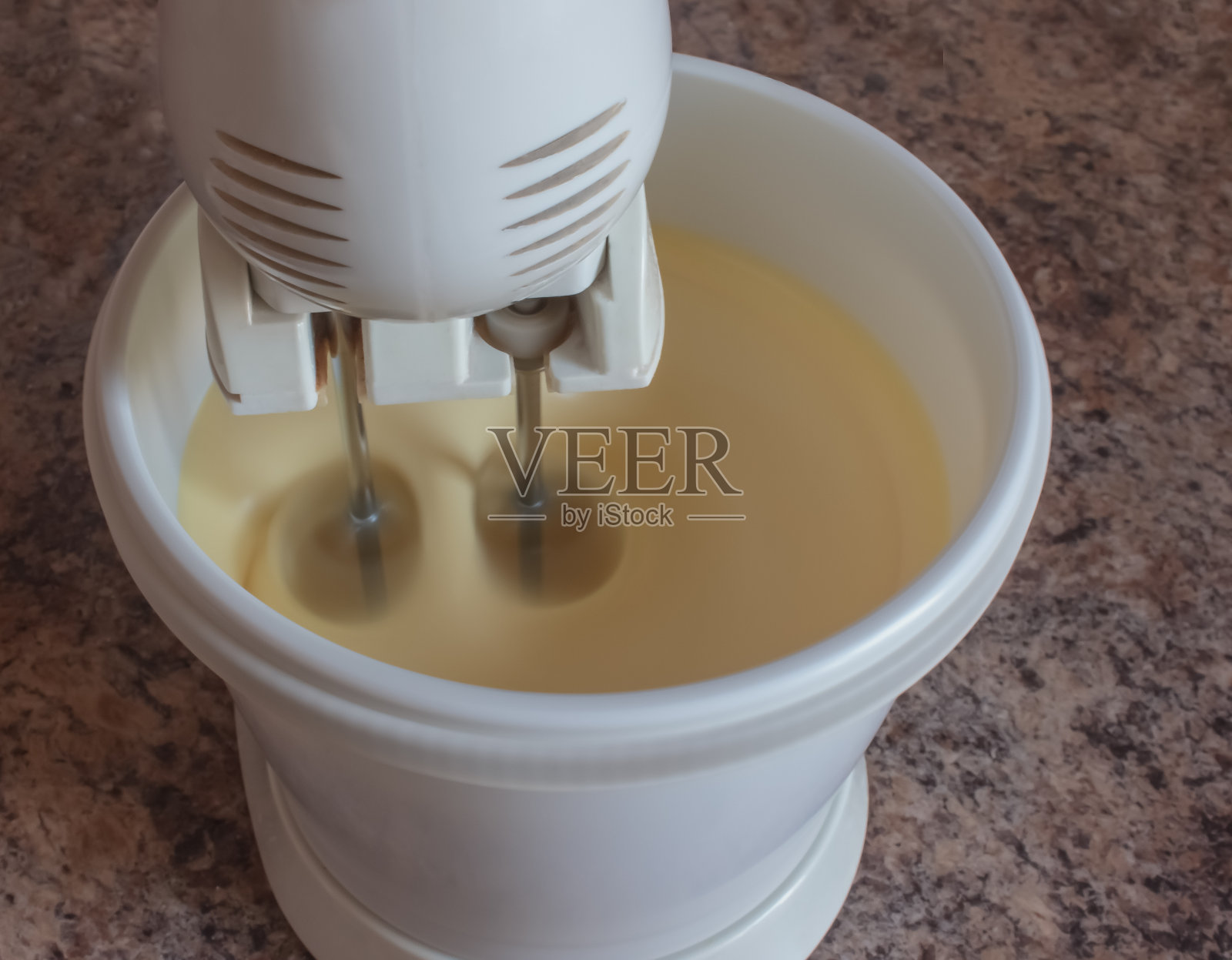 厨房搅拌机是食品混合机或设备，尤指电动食品混合设备。照片摄影图片