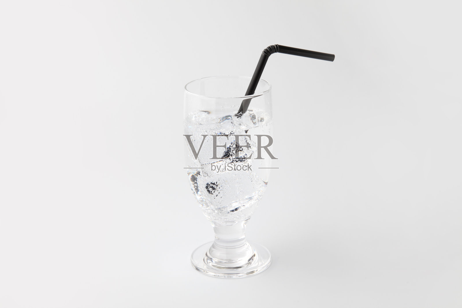 一杯冷的碳酸饮料孤立的白色背景照片摄影图片