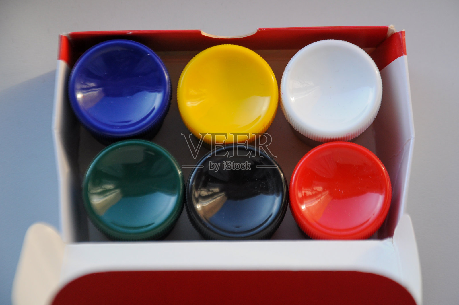 彩色的颜料在盒子里照片摄影图片