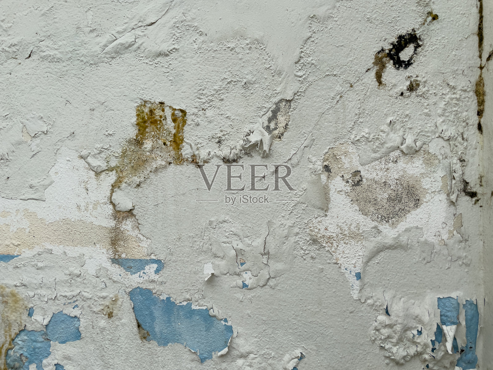 墙上的油漆剥落得很难看。照片摄影图片