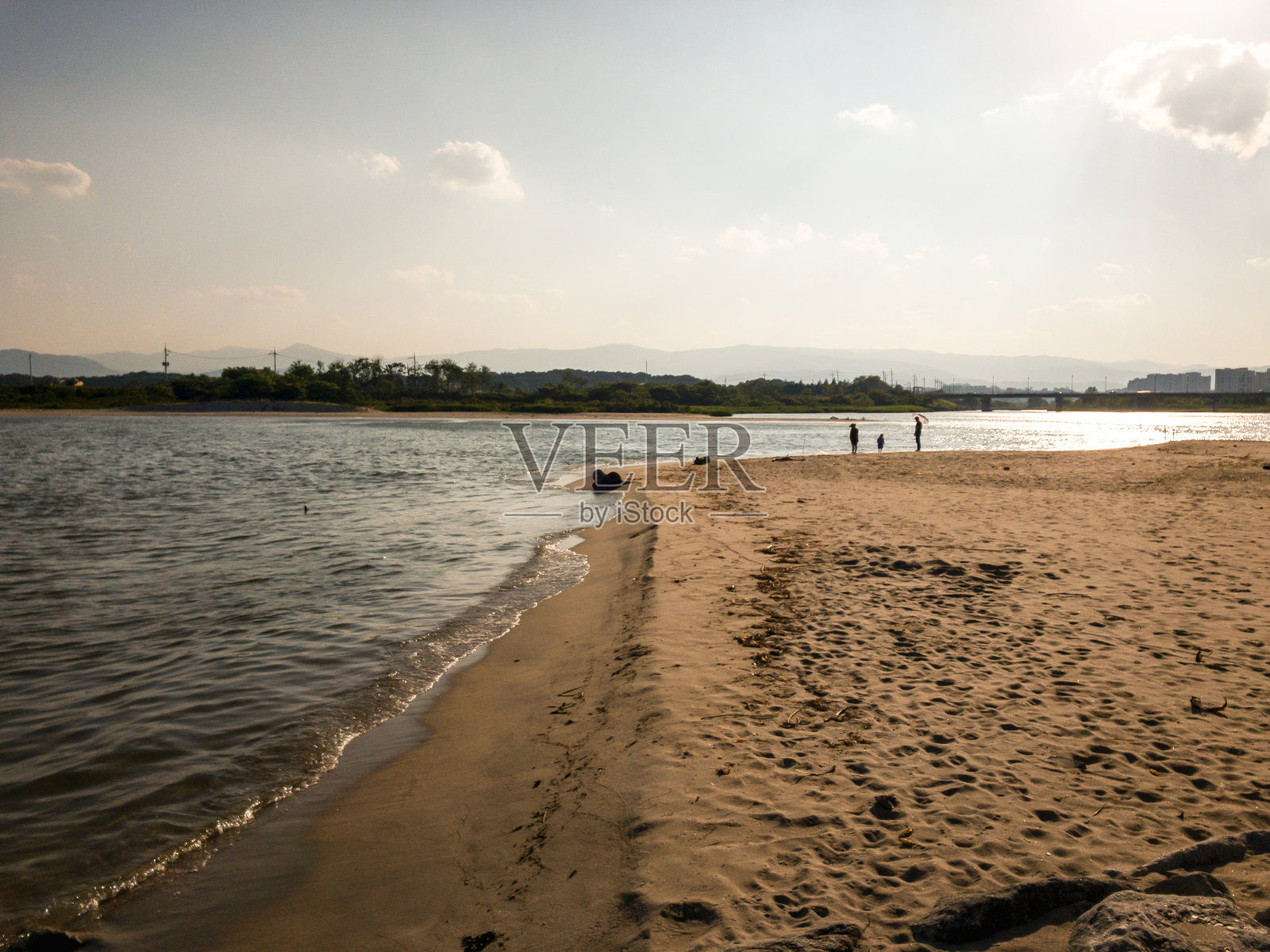有云有海的天空照片摄影图片