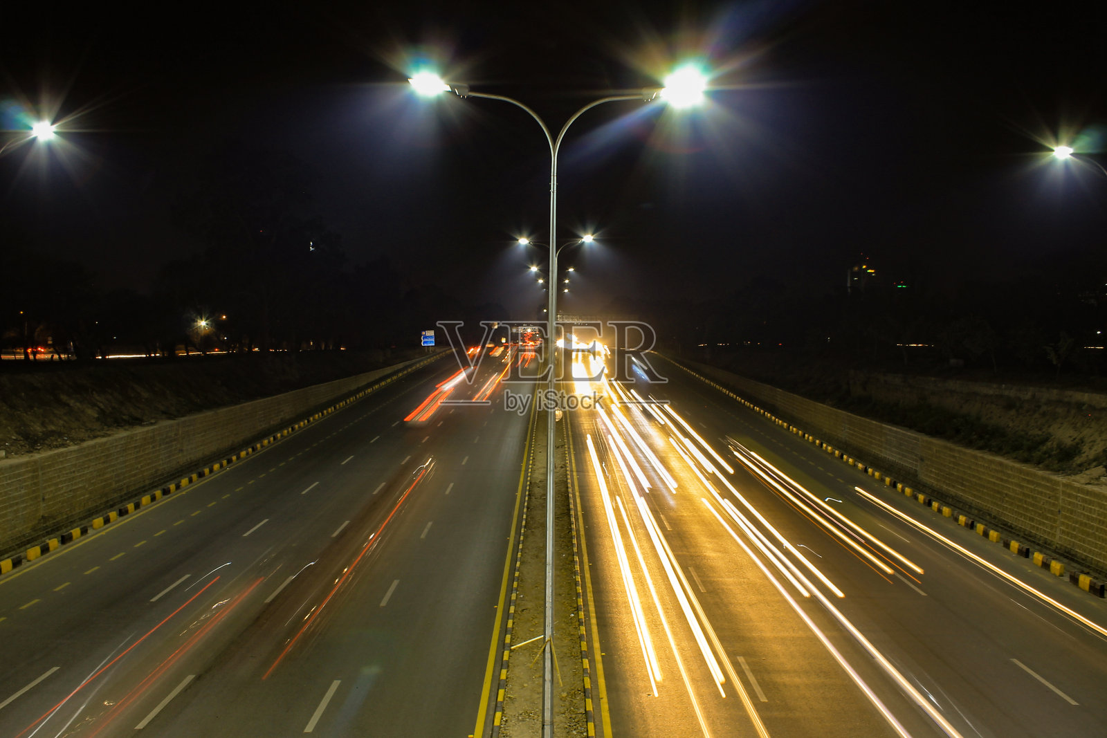 红绿灯轨迹照片摄影图片