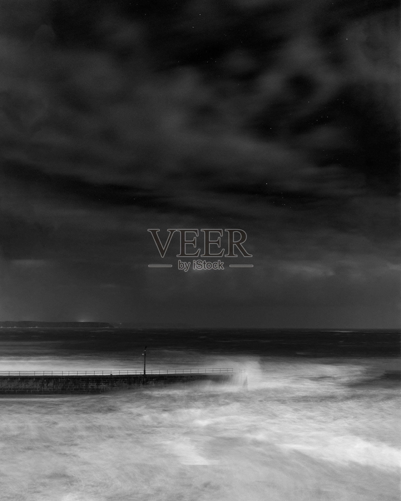 波斯利芬码头在一个暴风雨的夜晚照片摄影图片