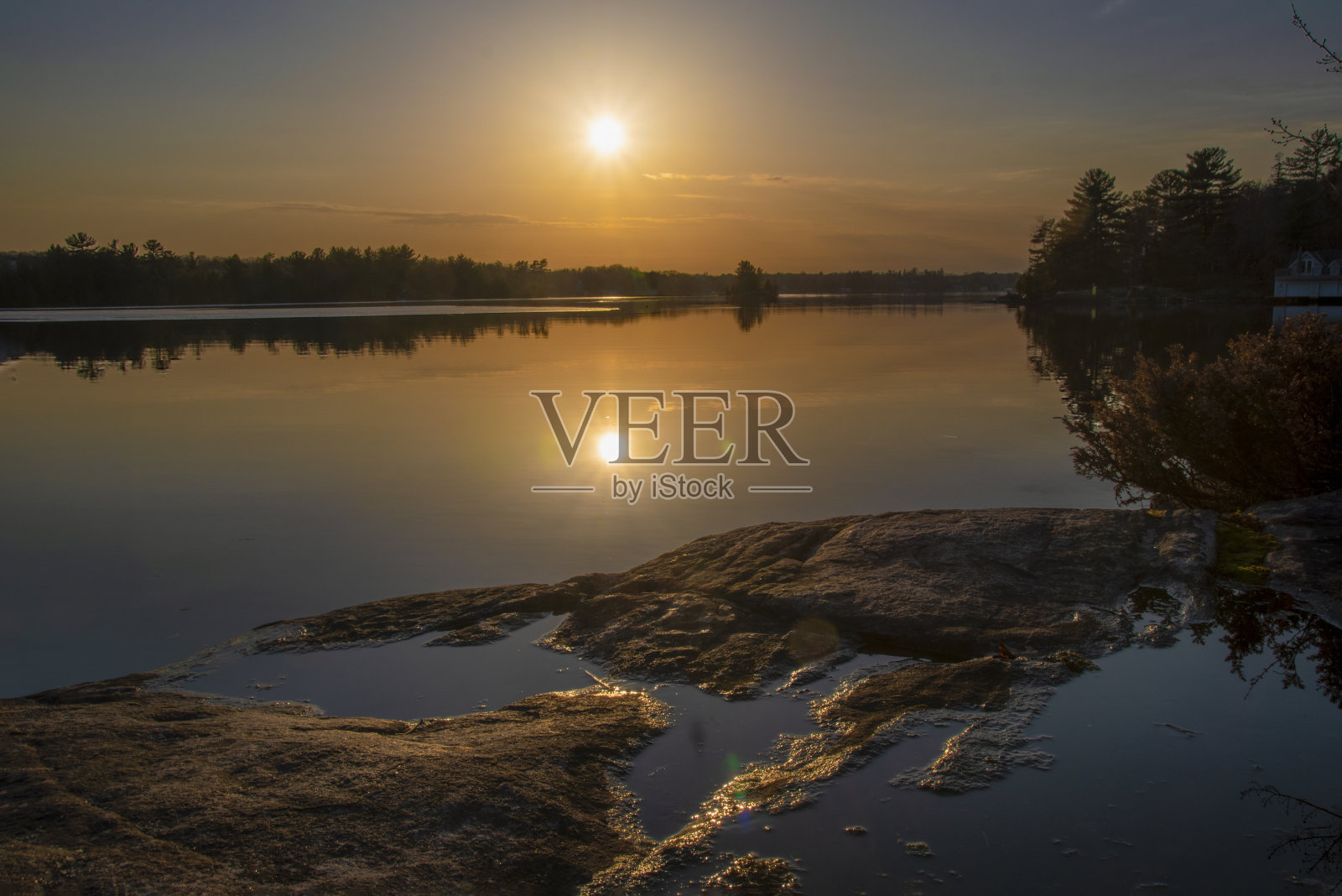 安大略马斯科卡湖上的日落照片摄影图片