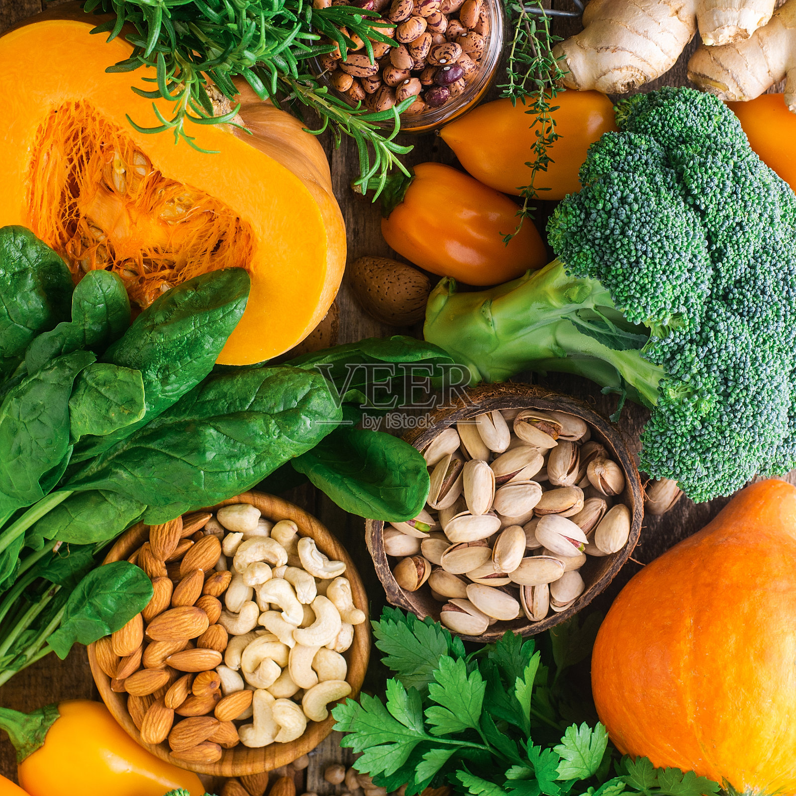 南瓜，谷物，高蛋白坚果，俯视图。健康食品的概念。照片摄影图片