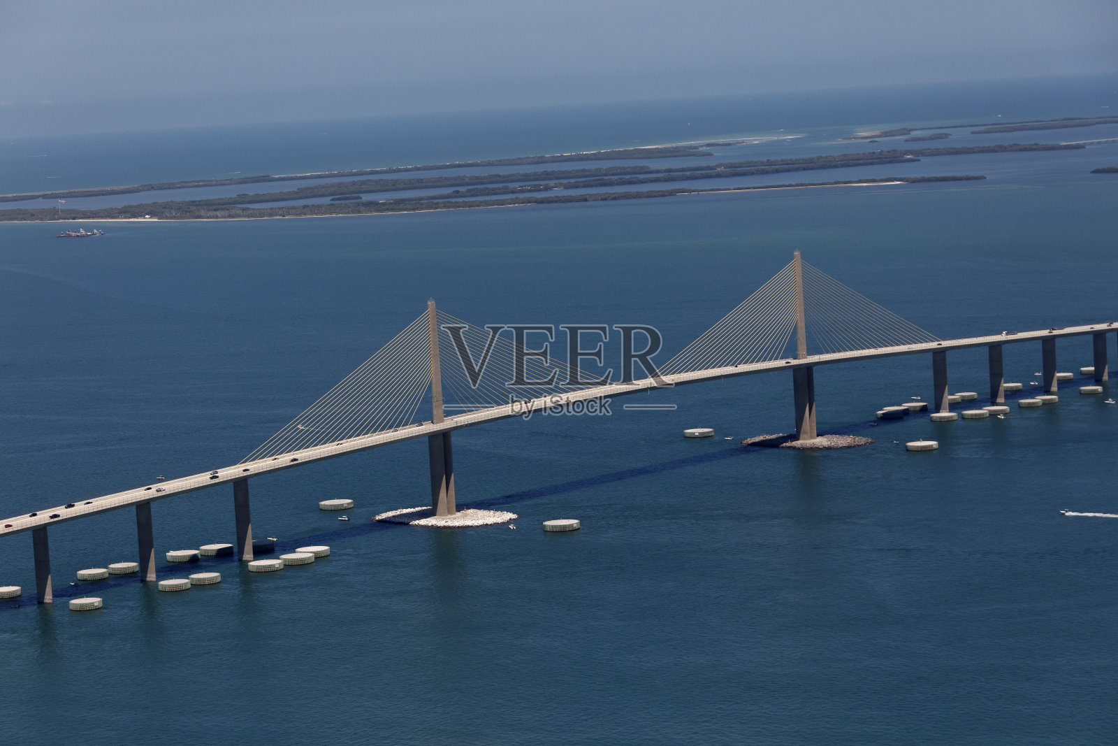 阳光人行天桥桥照片摄影图片