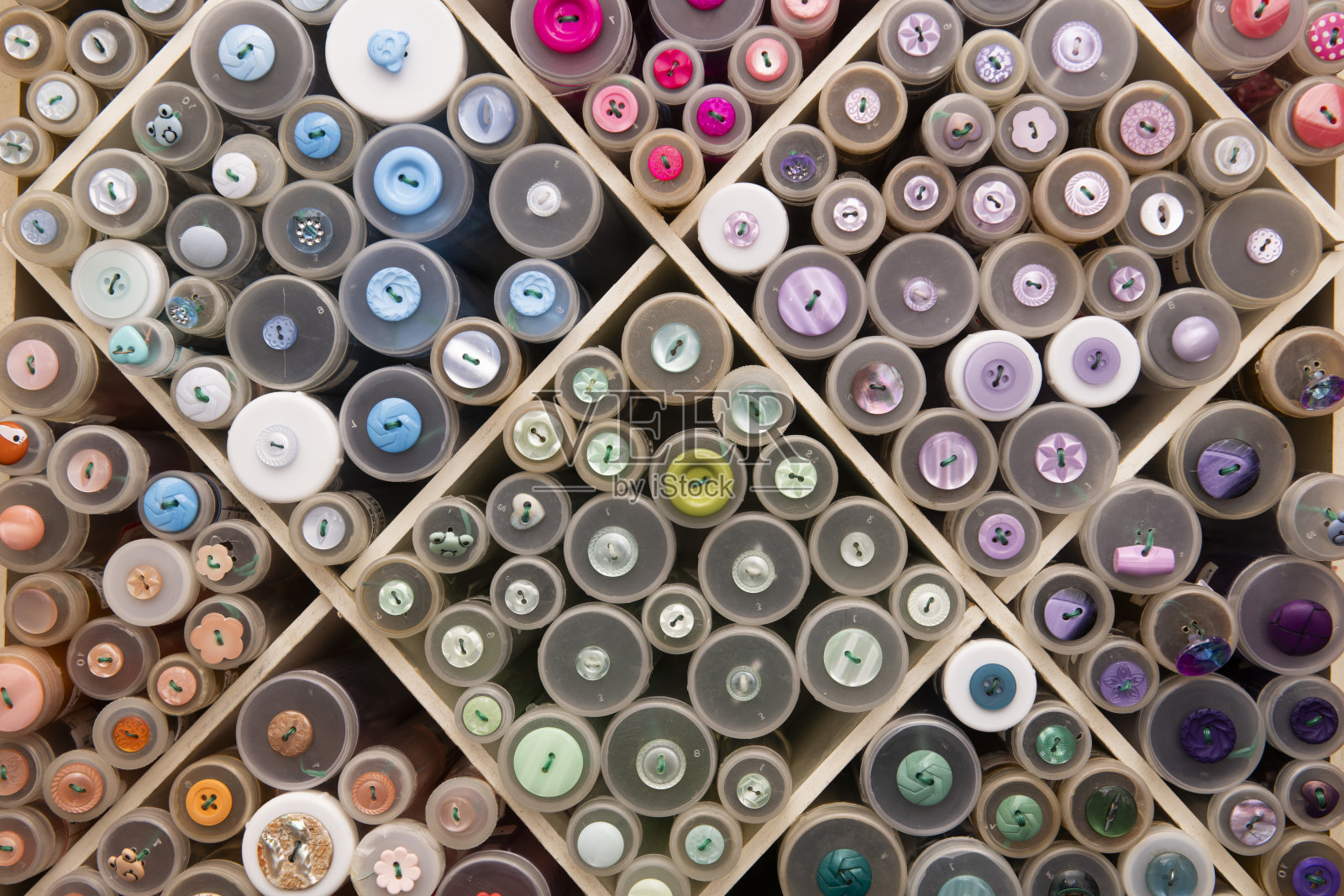 钮扣服装商店出售的一套钮扣照片摄影图片