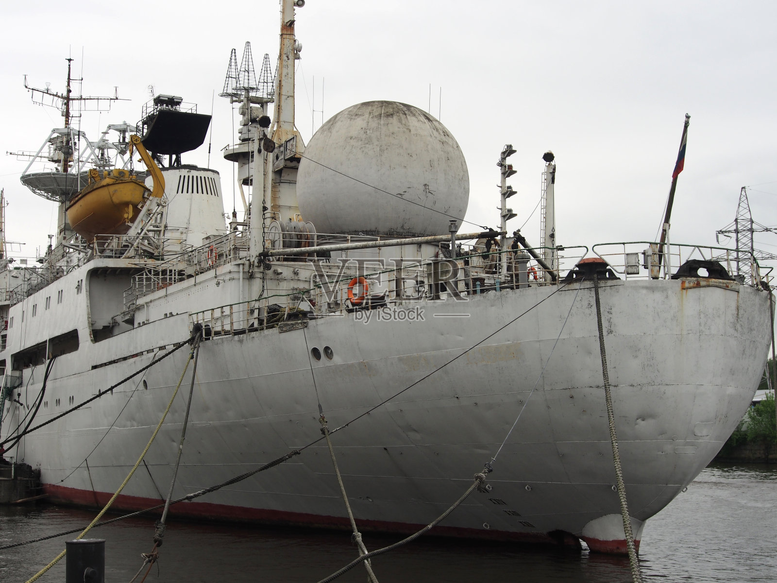 海港或货运港的码头。照片摄影图片