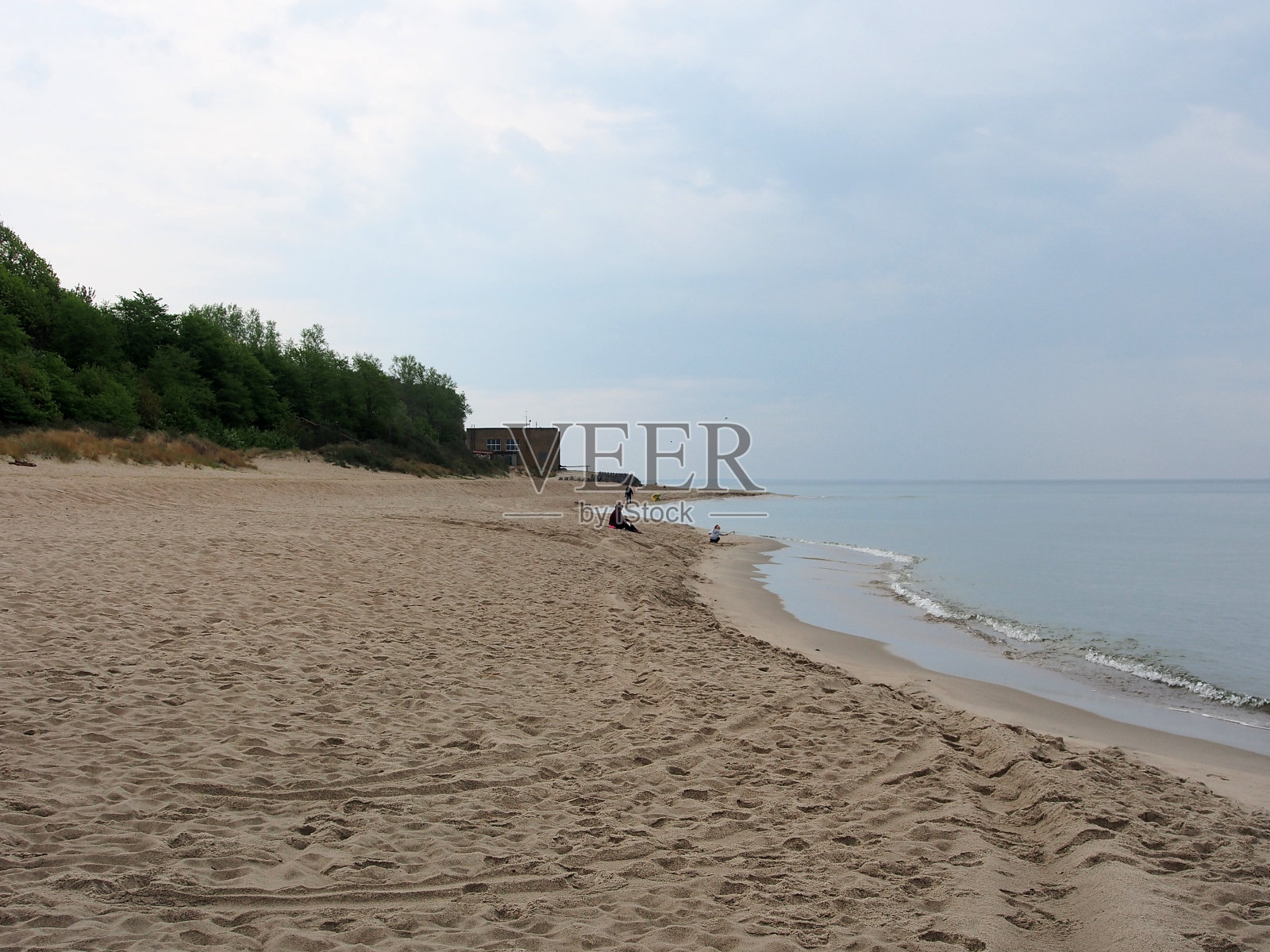 波罗的海平静的沿海水域。照片摄影图片