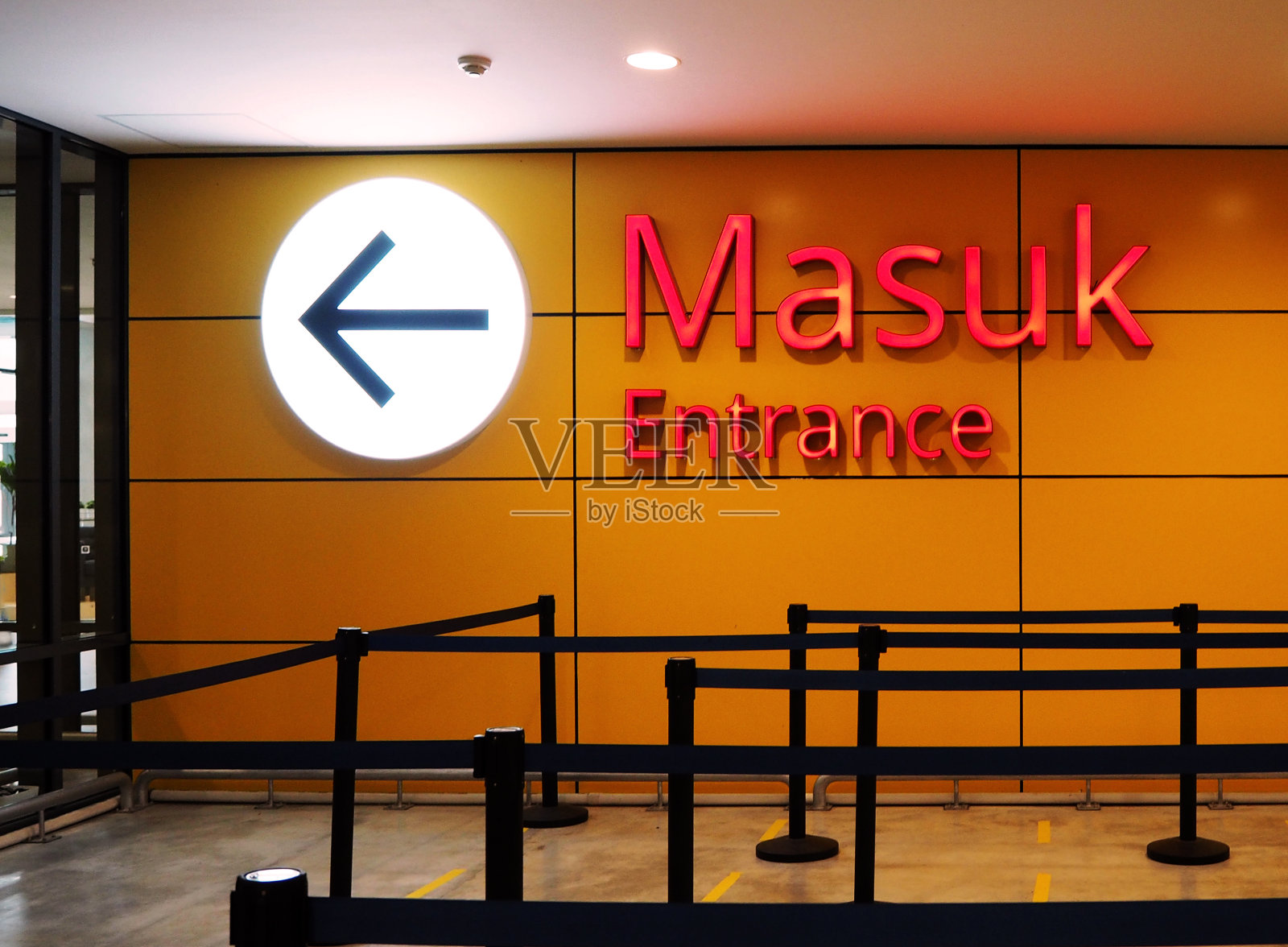 建筑物的入口标志照片摄影图片