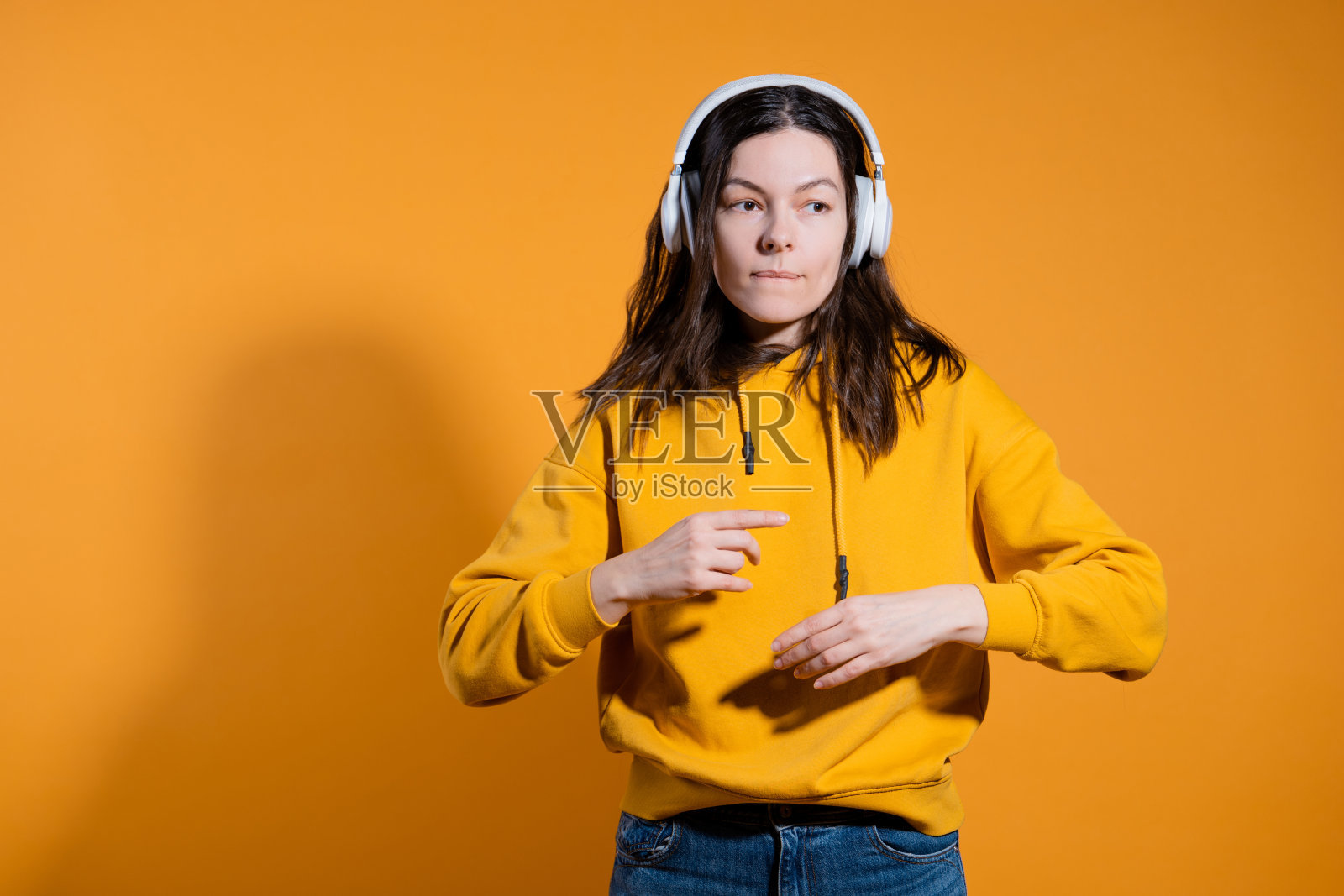 申请听音乐，听收音机。你手机里的订阅点击量，照片摄影图片