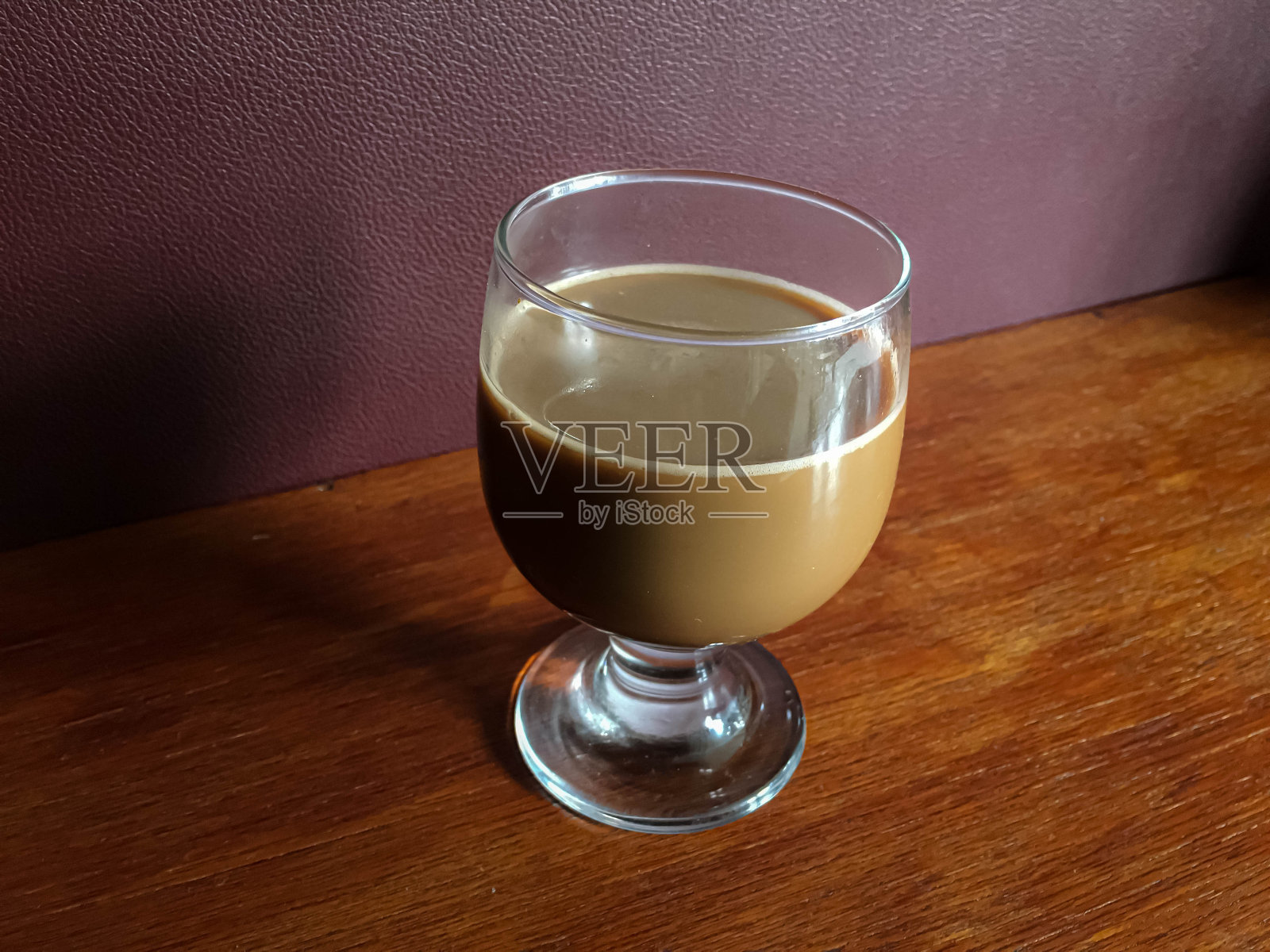 一杯热摩卡拿铁照片摄影图片