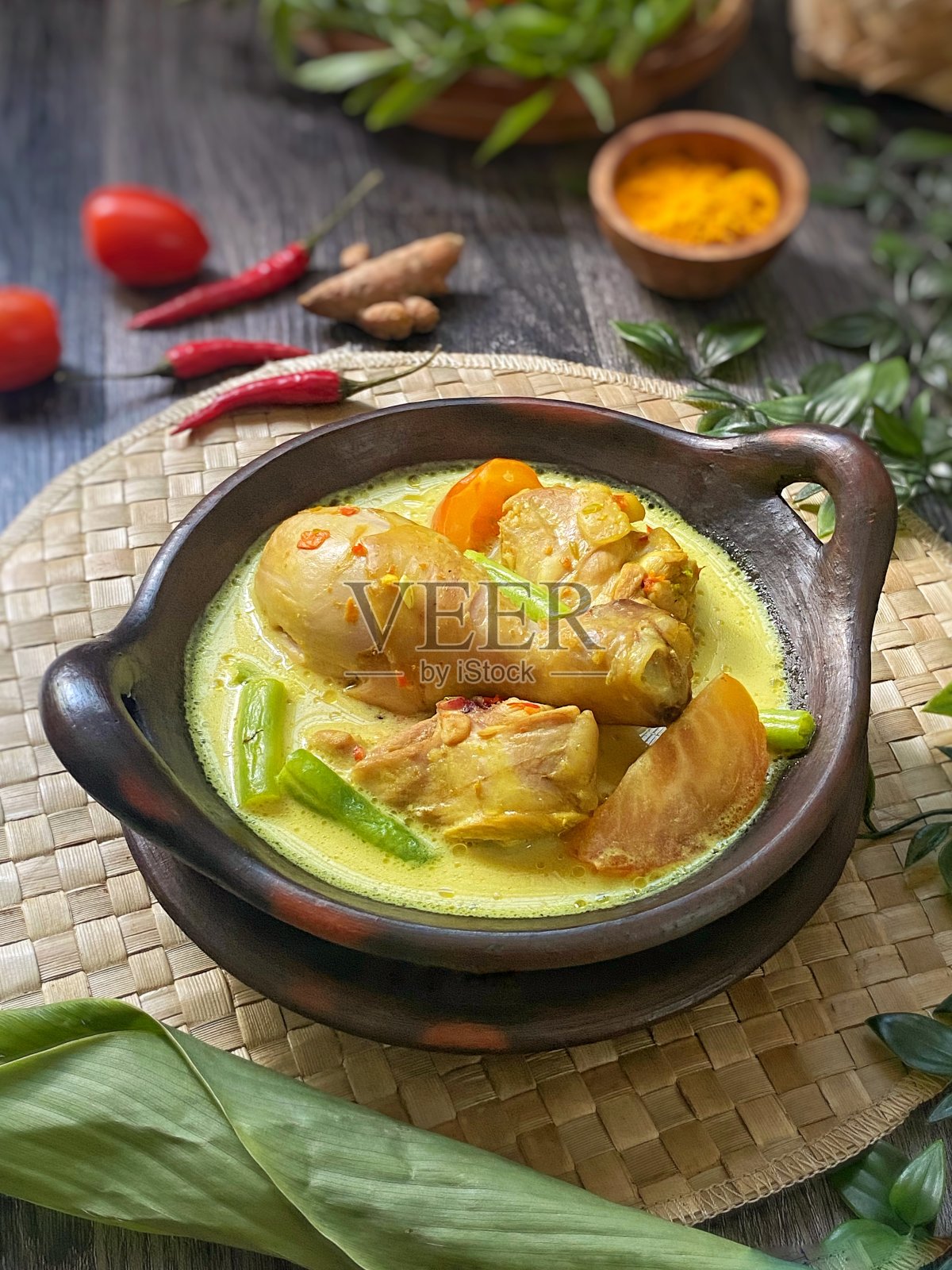 脂肪煮熟的鸡照片摄影图片