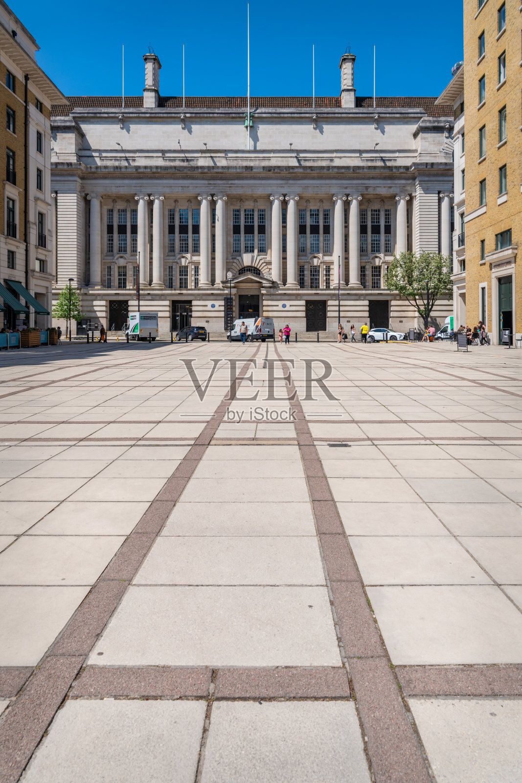 英国伦敦，以旧市政厅为背景的马格南广场照片摄影图片