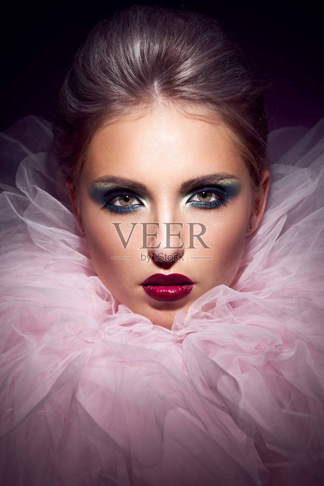 时尚女性肖像可爱的女士室内照片摄影图片