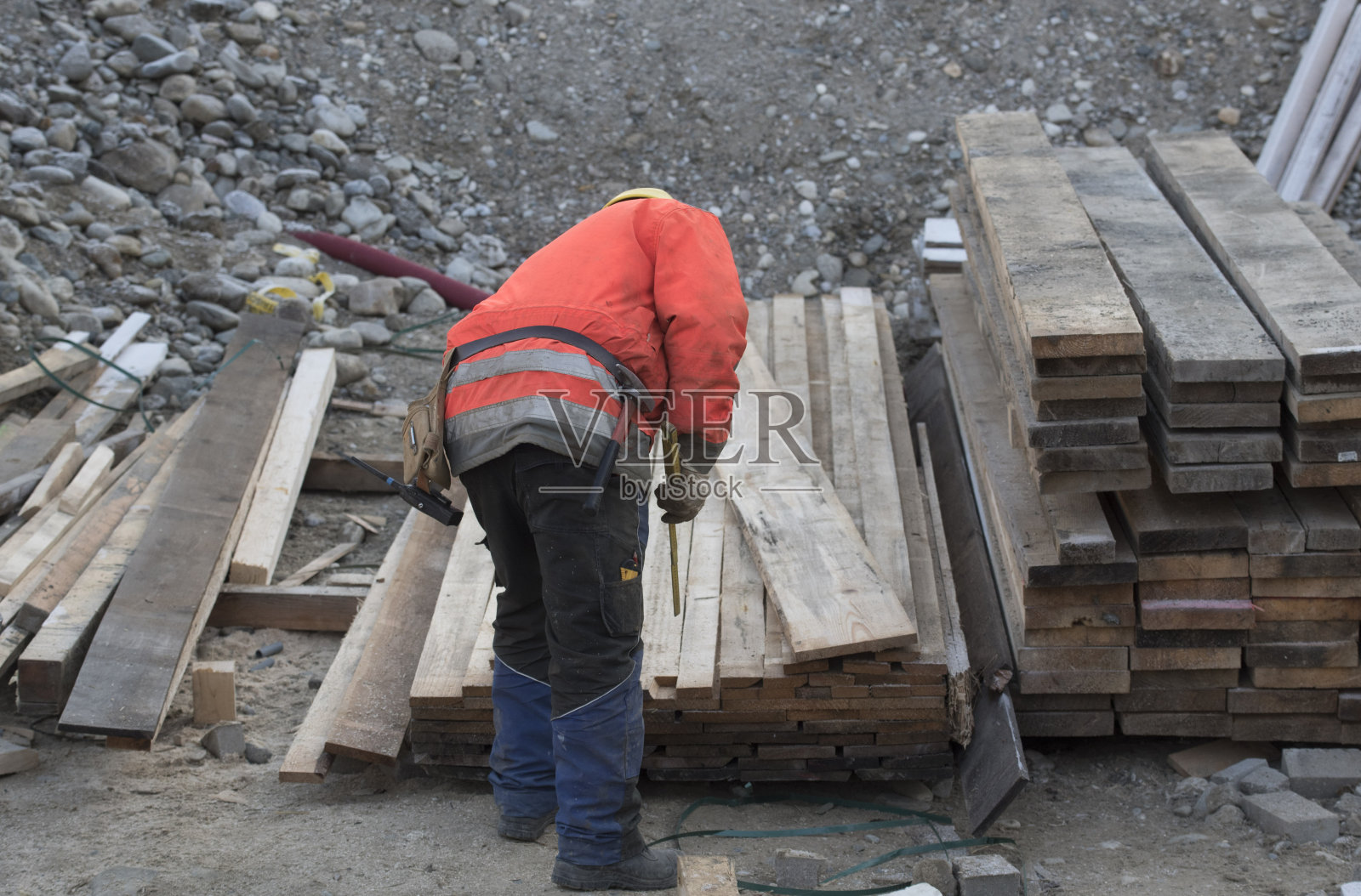 建筑工地的建筑工人照片摄影图片