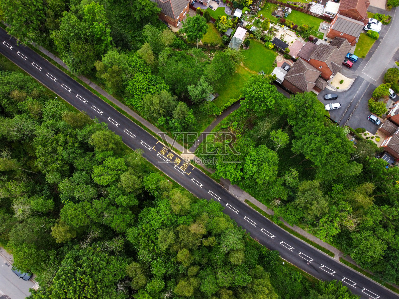 在埃布谷附近的威尔士维多利亚镇向下看照片摄影图片