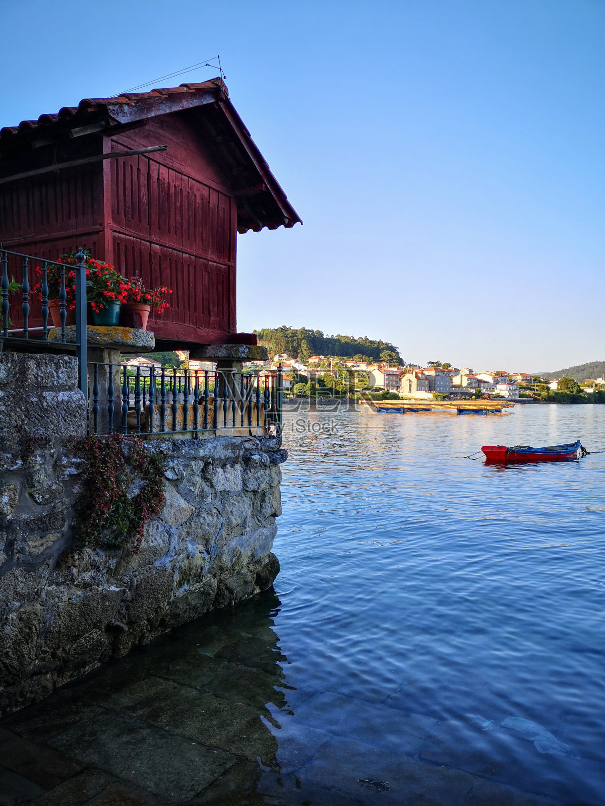 Horreos在Combarro的海边。加利西亚,西班牙照片摄影图片