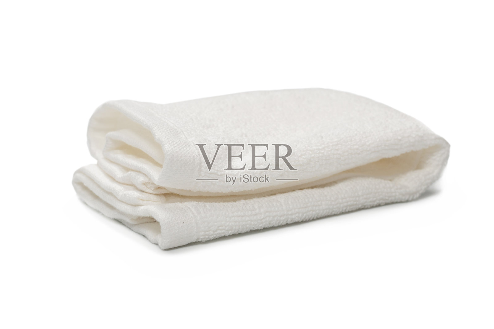 白色蓬松的棉质毛巾孤立在白色背景上。照片摄影图片