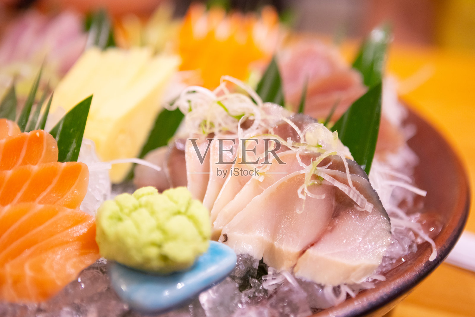 生鱼片，日本传统的生鱼片照片摄影图片