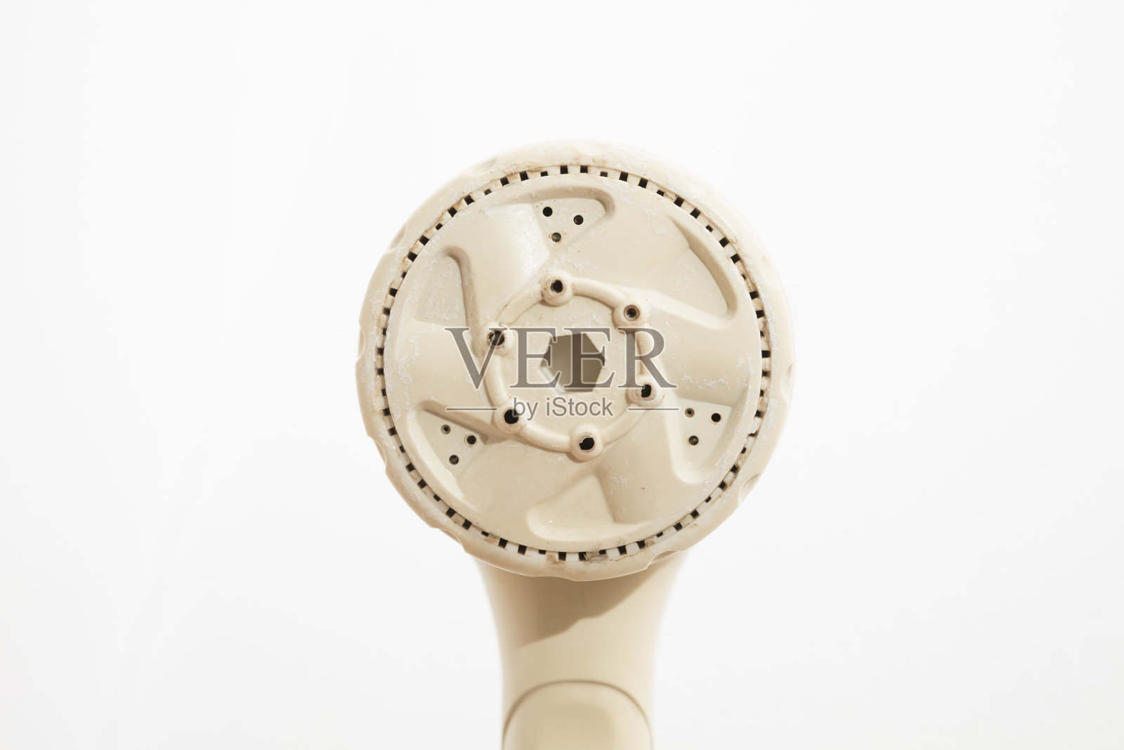 白色背景上的老白色淋浴的特写照片摄影图片