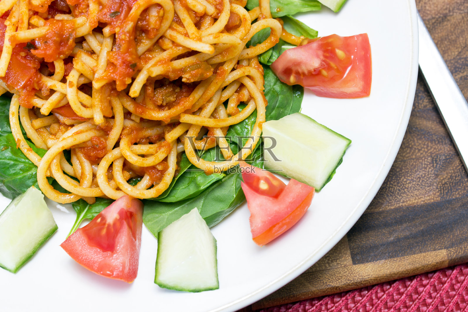 意大利面和番茄酱照片摄影图片