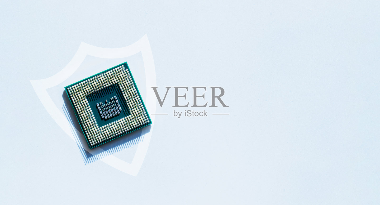 计算机安全。以计算机处理器芯片为背景的网络数字安全技术。互联网数据隐私，网络安全保护理念。照片摄影图片