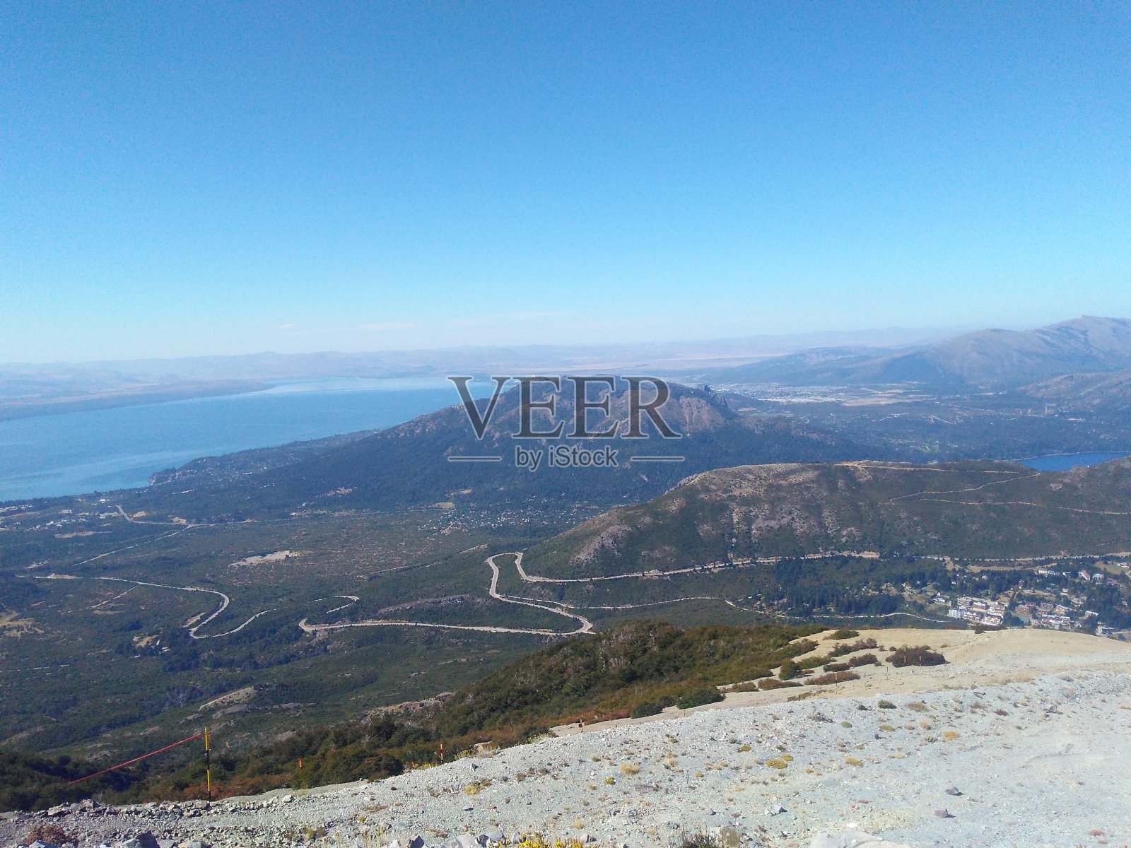 山脉和湖泊照片摄影图片