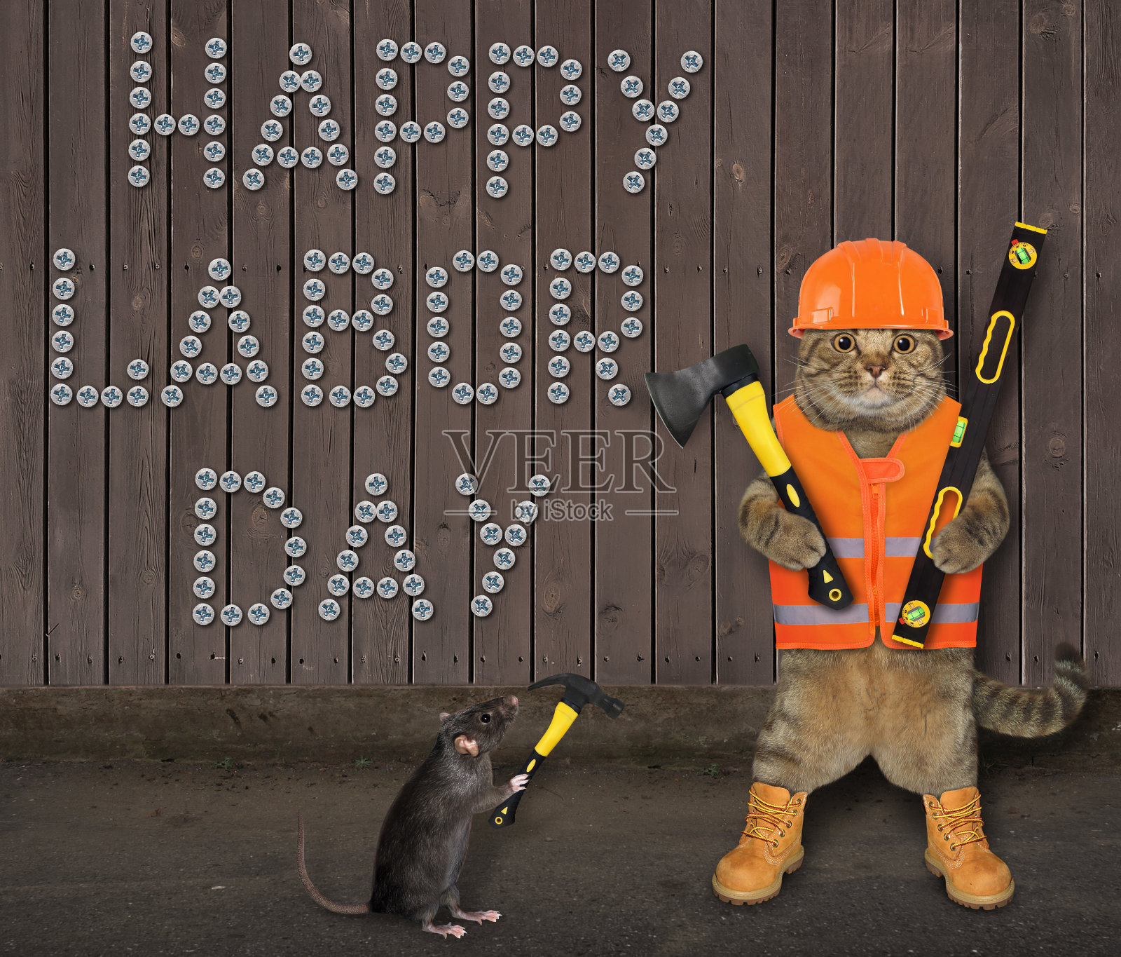 在栅栏附近用水平尺和斧头建造照片摄影图片