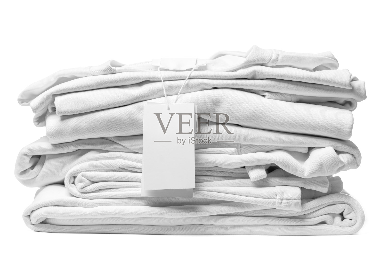 白色背景上有一个空白标签的白色衣服照片摄影图片