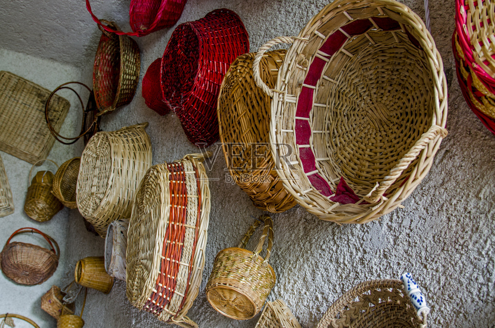 柳条篮子和篮子照片摄影图片
