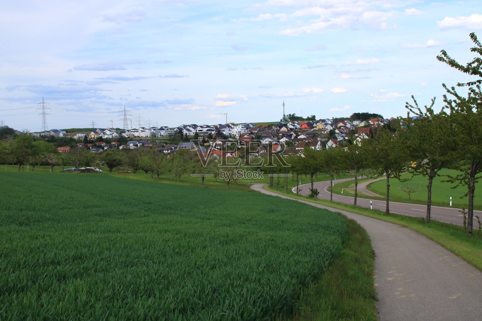 Wiernsheim附近Serres村的景色照片摄影图片